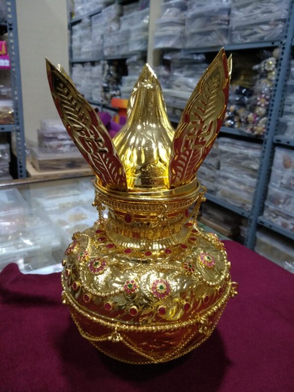 Kalash (23.5 carat gold)