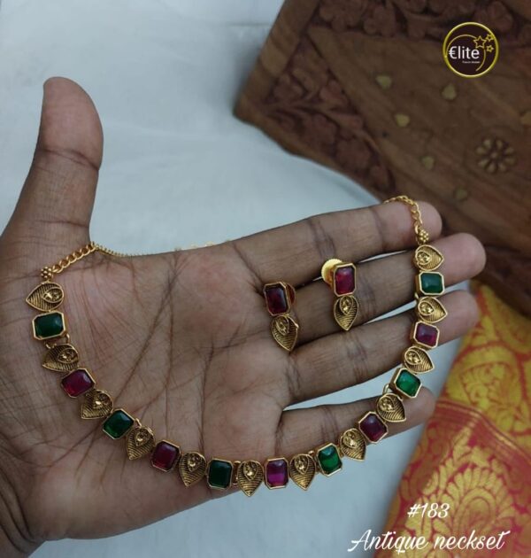 Elite Antique Neckset